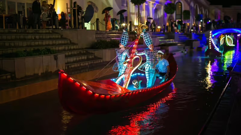 AQUARIUM & LAND OF LEGENDS NIGHT TOUR