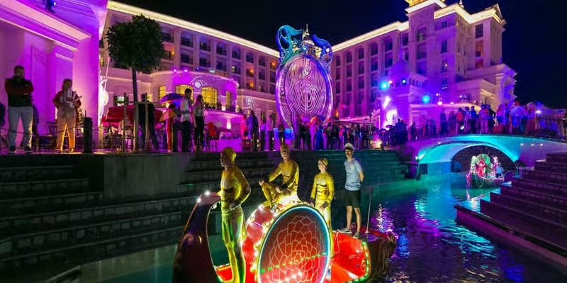 AQUARIUM & LAND OF LEGENDS NIGHT TOUR