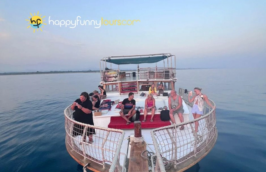 Rahatlatıcı Gün Batımı Tekne Turu