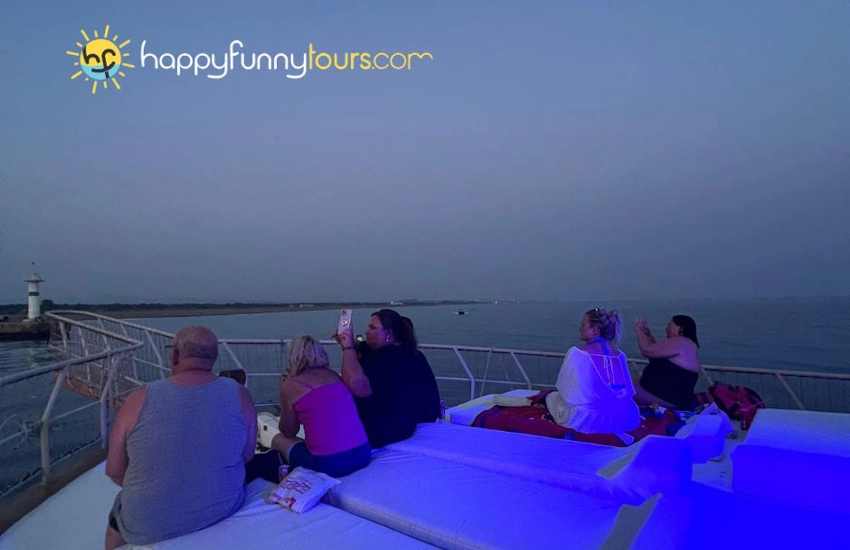 Rahatlatıcı Gün Batımı Tekne Turu